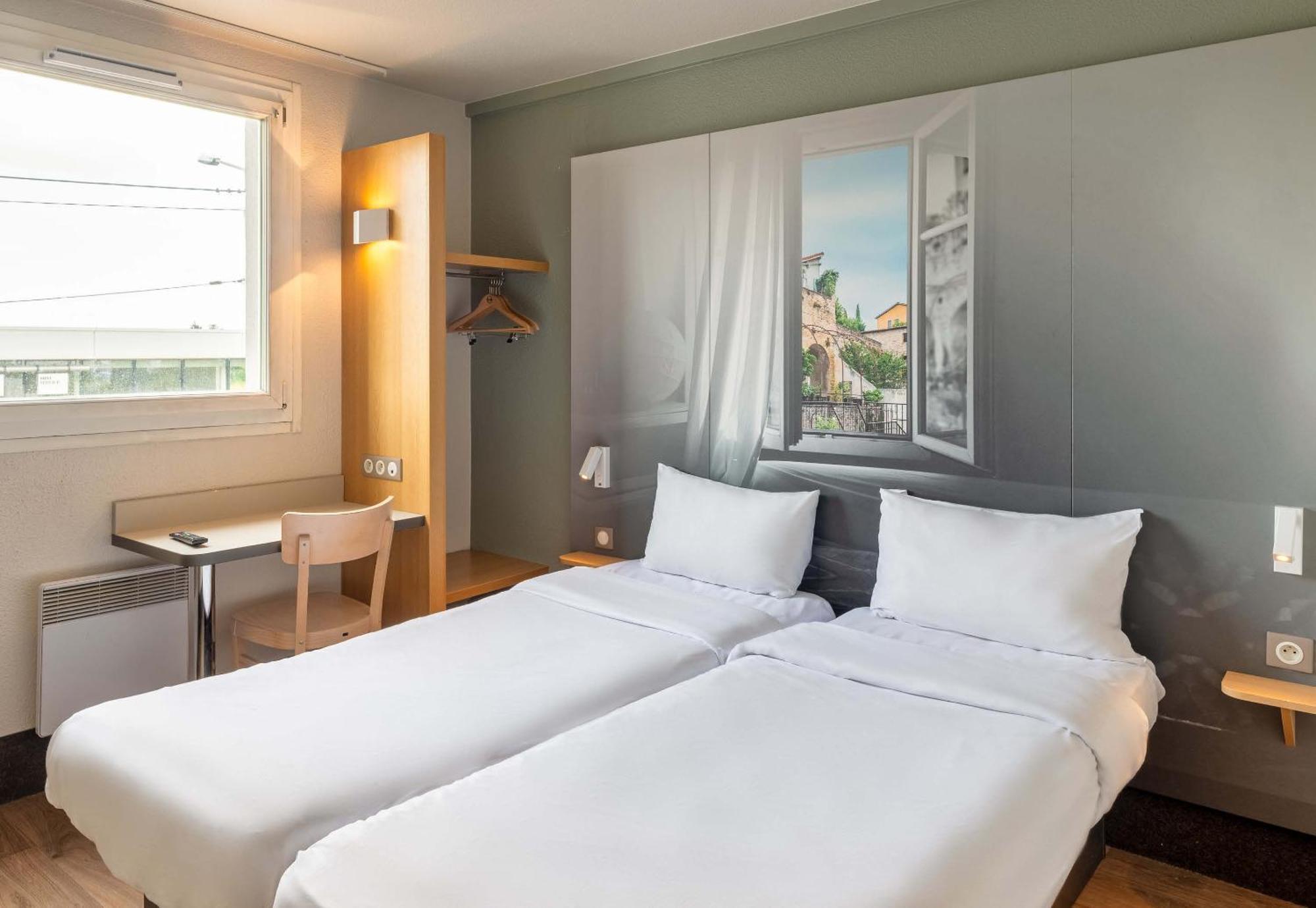 B&B Hotel Lyon Grand Stade Meyzieu Esterno foto