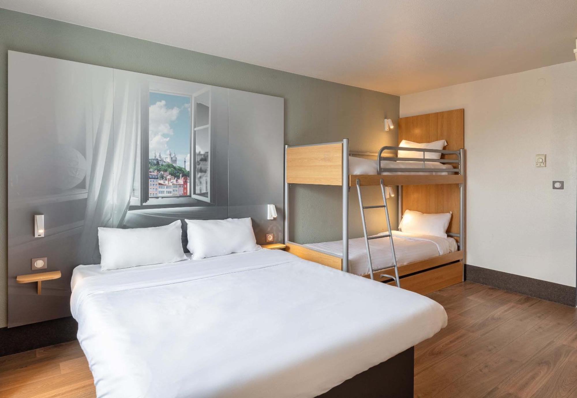 B&B Hotel Lyon Grand Stade Meyzieu Esterno foto