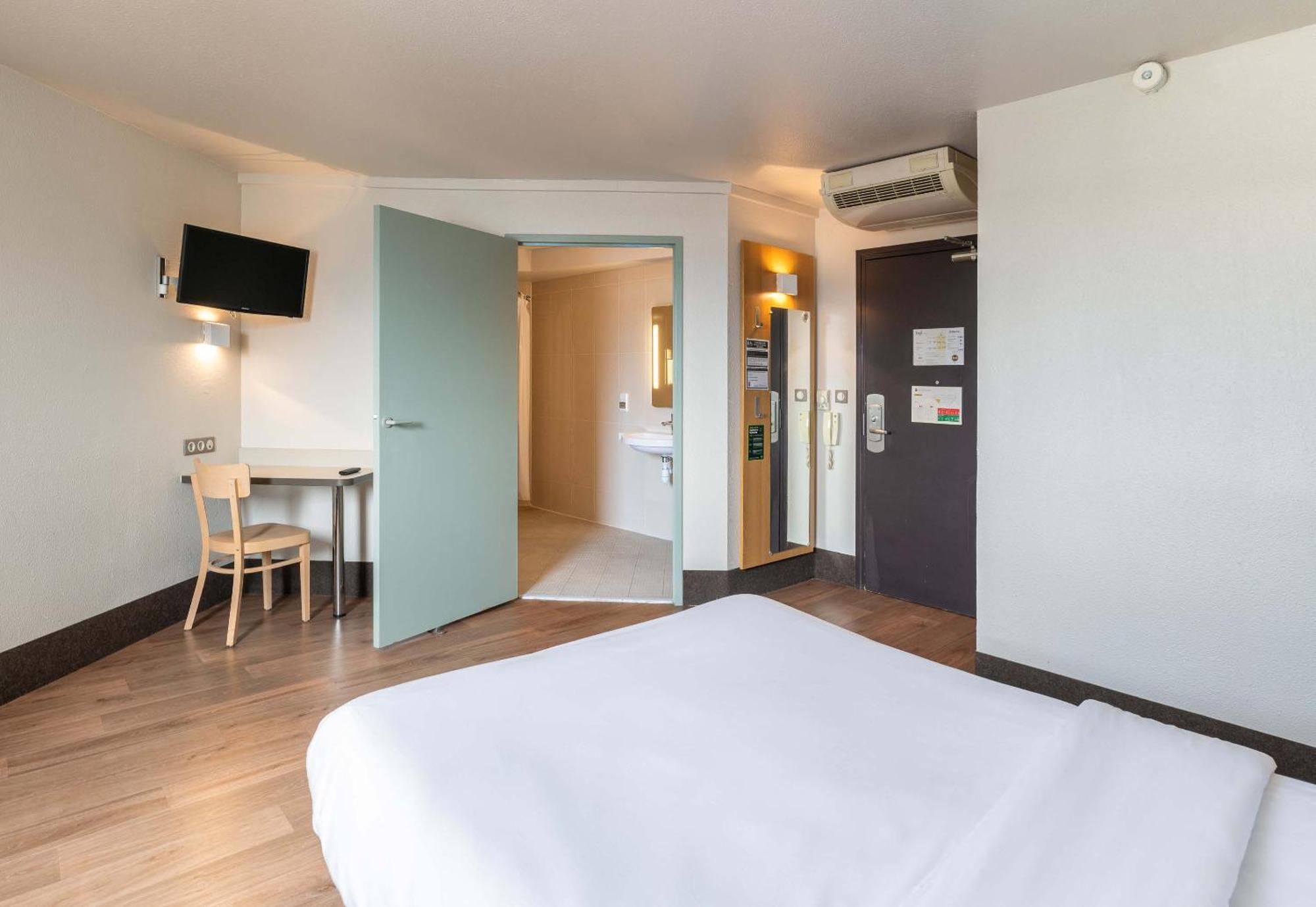 B&B Hotel Lyon Grand Stade Meyzieu Esterno foto