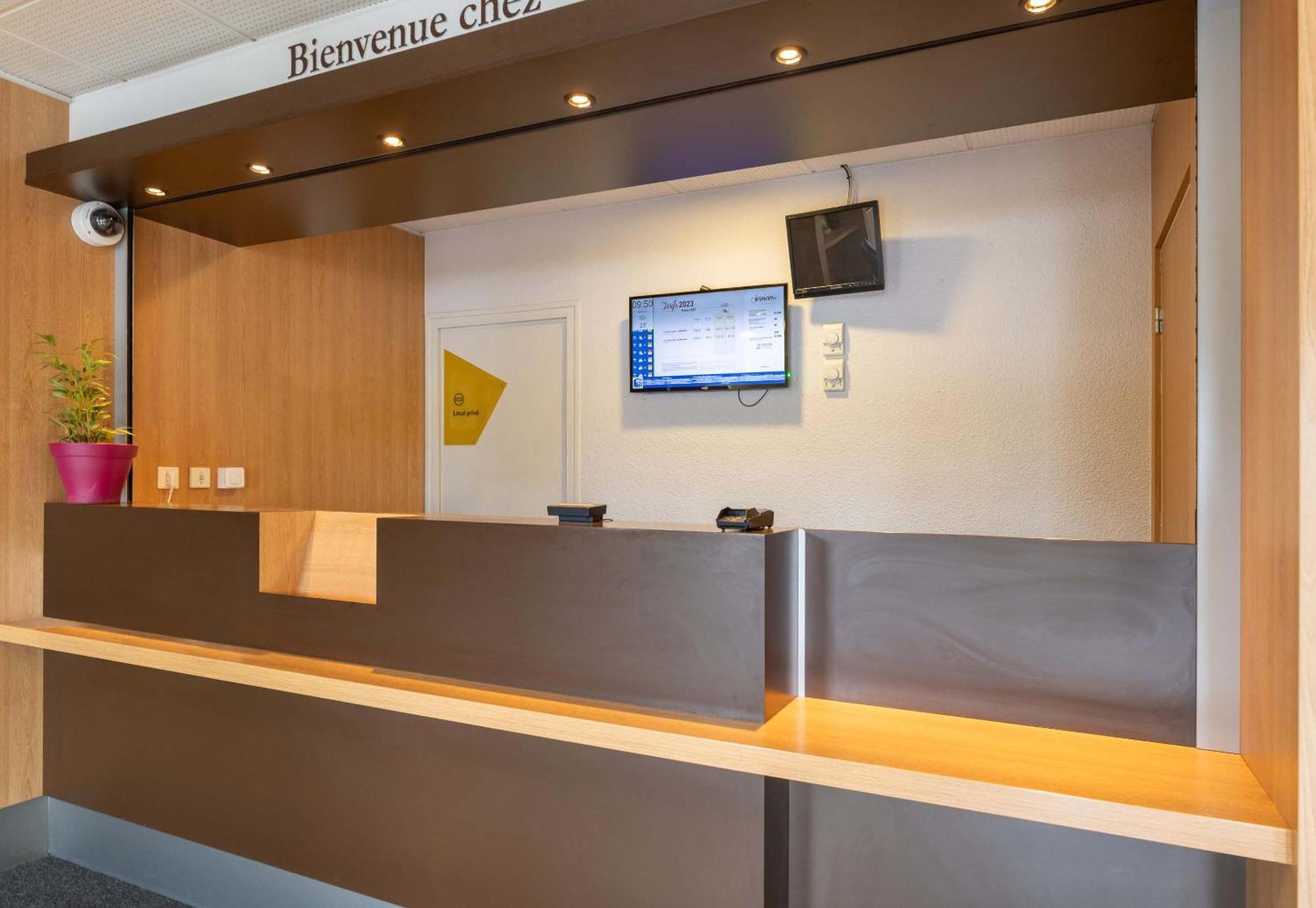 B&B Hotel Lyon Grand Stade Meyzieu Esterno foto