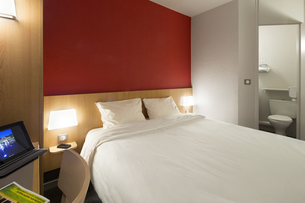 B&B Hotel Lyon Grand Stade Meyzieu Esterno foto