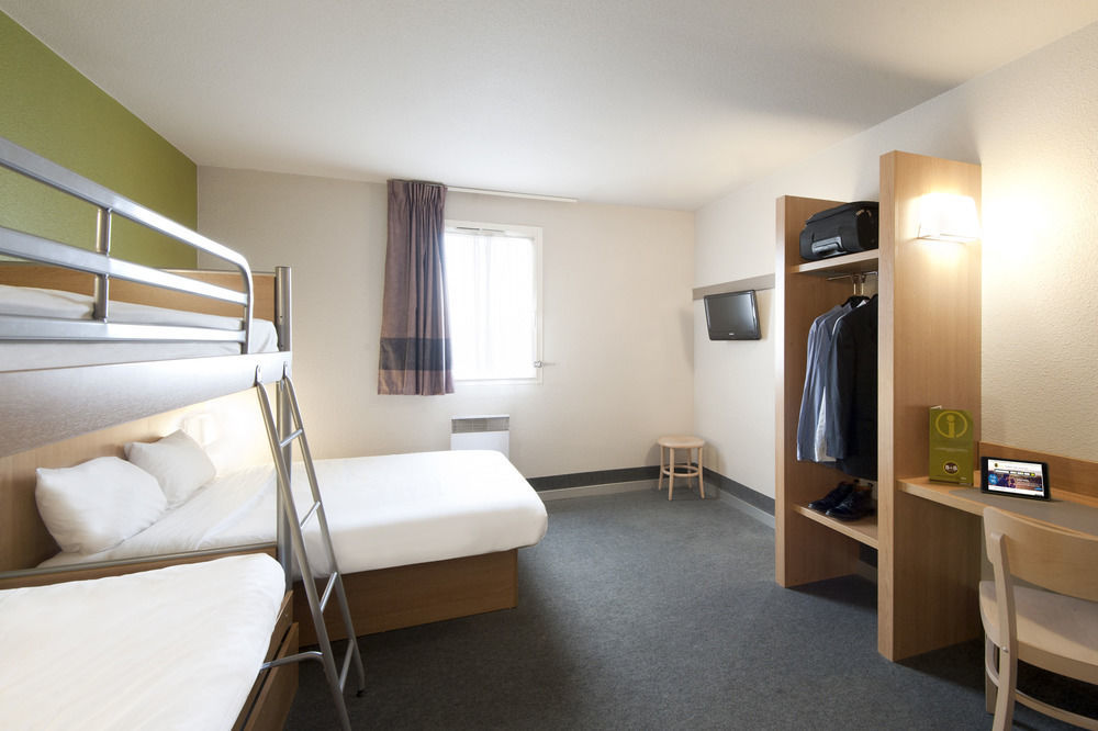 B&B Hotel Lyon Grand Stade Meyzieu Esterno foto