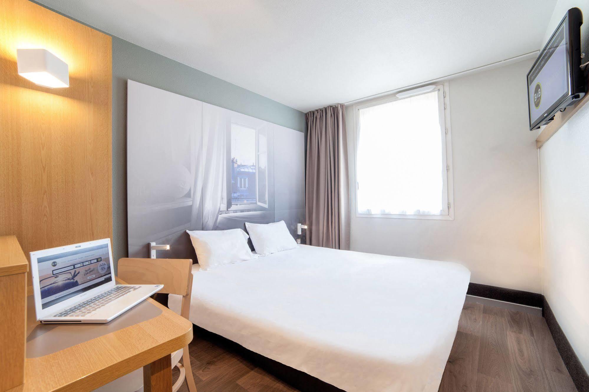 B&B Hotel Lyon Grand Stade Meyzieu Esterno foto