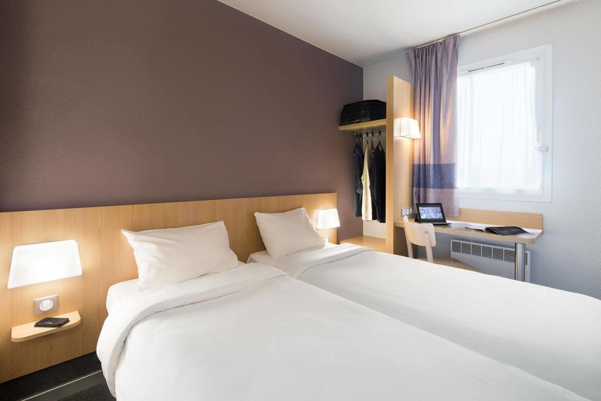 B&B Hotel Lyon Grand Stade Meyzieu Esterno foto