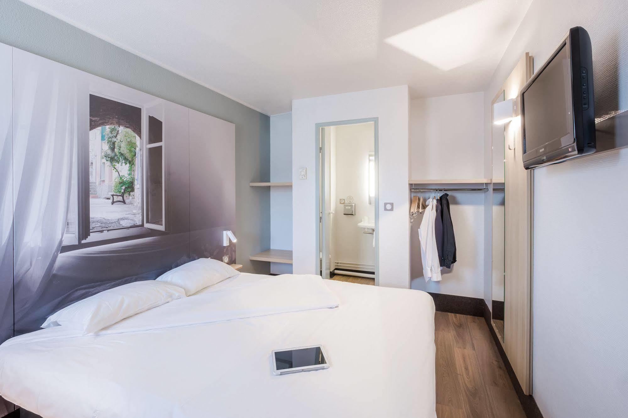 B&B Hotel Lyon Grand Stade Meyzieu Esterno foto