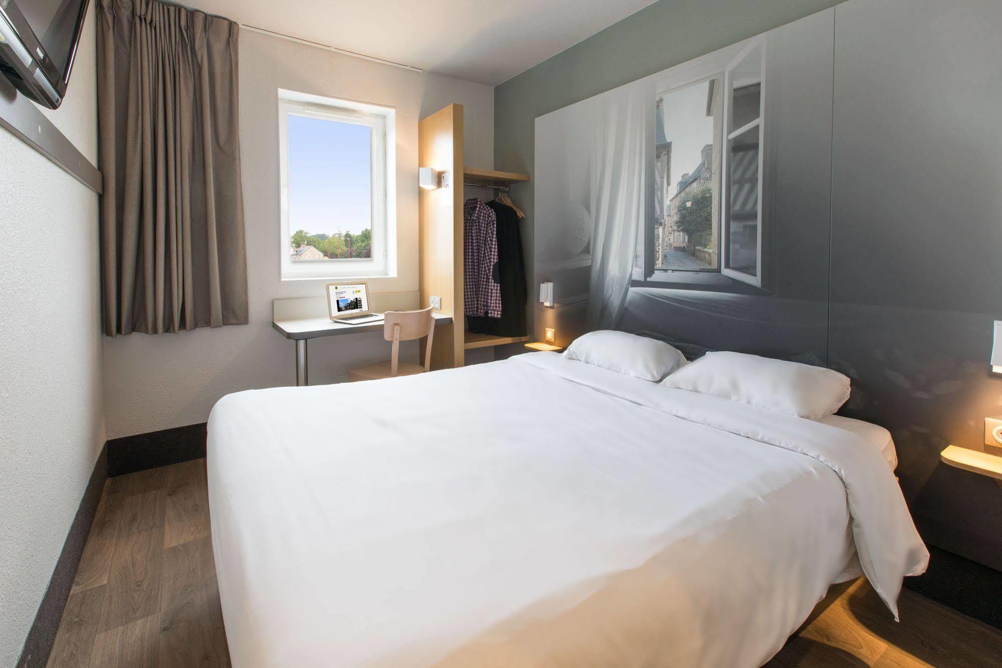 B&B Hotel Lyon Grand Stade Meyzieu Esterno foto